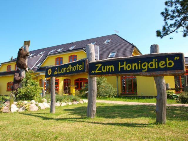 Landhotel Zum Honigdieb Ribnitz-Damgarten Exterior photo